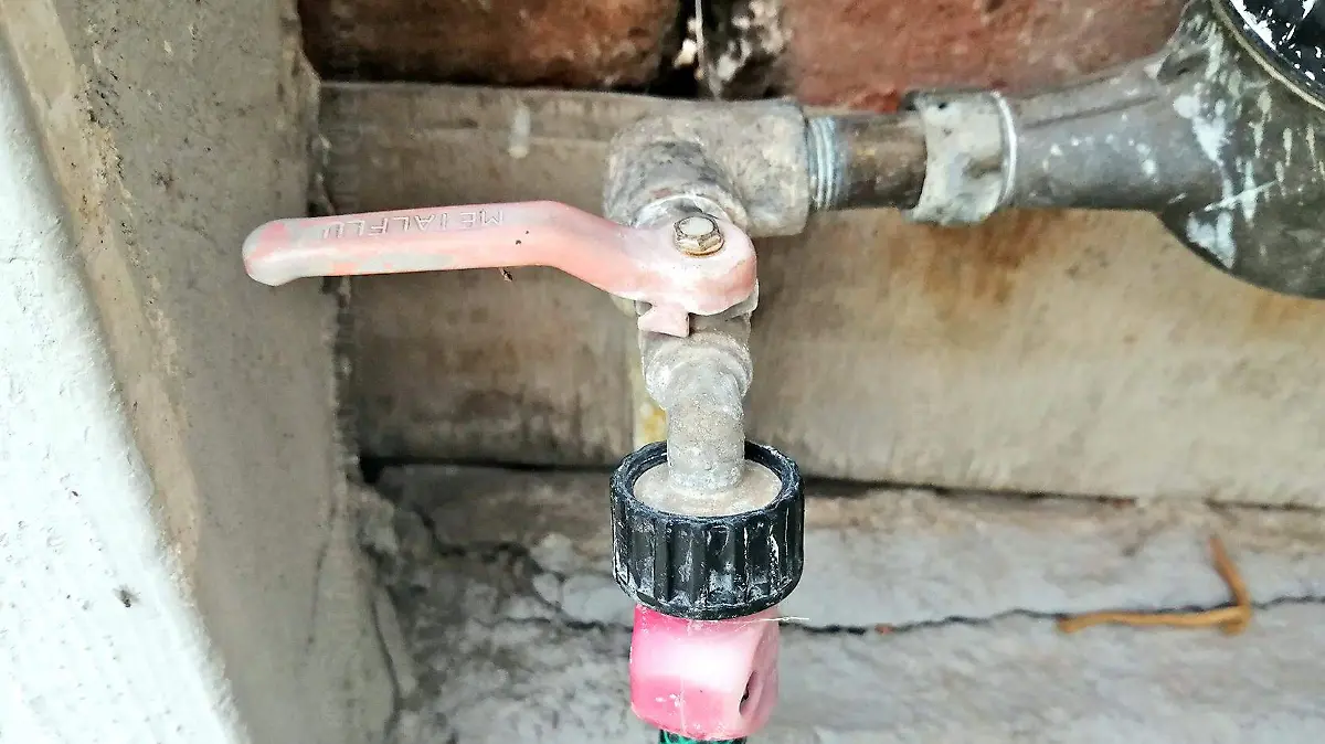 llave del medidor de agua